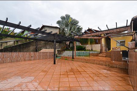 Casa à venda com 360m², 3 quartos e 2 vagas Casa à venda com 360m², 3 quartos e 2 vagasÁrea externa
