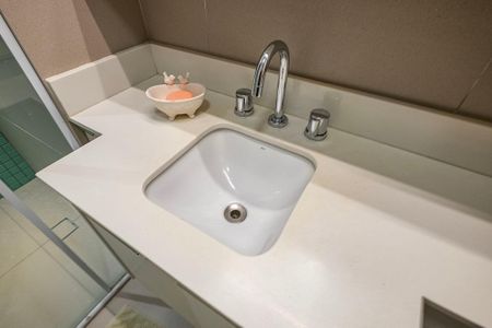 Apartamento para alugar com 70m², 2 quartos e 1 vagaSuíte 1 - Banheiro