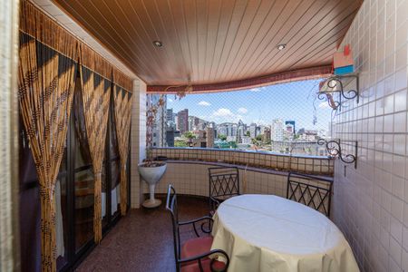 Apartamento à venda com 145m², 4 quartos e 3 vagasVARANDA