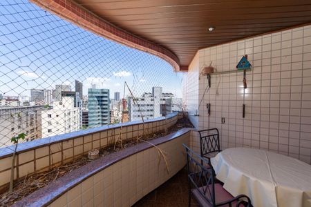 Apartamento à venda com 145m², 4 quartos e 3 vagasVARANDA