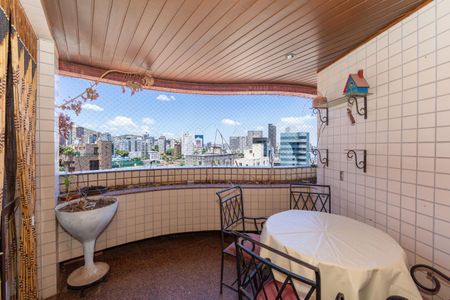 Apartamento à venda com 145m², 4 quartos e 3 vagasVARANDA