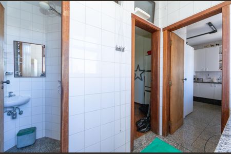 Apartamento à venda com 145m², 4 quartos e 3 vagasAREA DE SERVICO/QUARTO E BANHO DE EMPREGADA