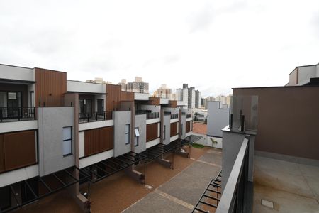 Casa de condomínio à venda com 158m², 3 quartos e 2 vagasVaranda - Vista