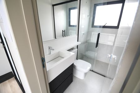 Casa de condomínio à venda com 158m², 3 quartos e 2 vagasBanheiro de serviço