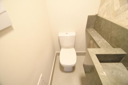 Casa de condomínio à venda com 158m², 3 quartos e 2 vagasLavabo