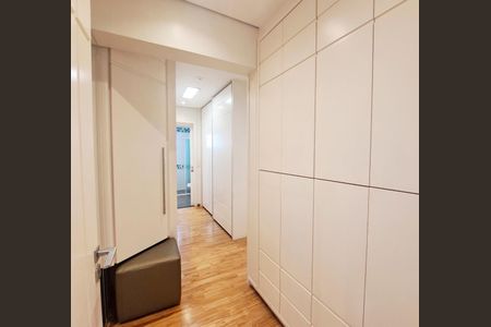 Apartamento à venda com 225m², 4 quartos e 4 vagasCloset