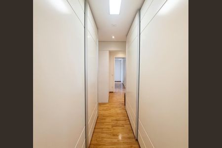 Apartamento à venda com 225m², 4 quartos e 4 vagasCloset
