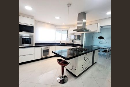 Apartamento à venda com 225m², 4 quartos e 4 vagasCozinha