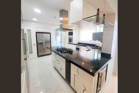 Apartamento à venda com 225m², 4 quartos e 4 vagasCozinha