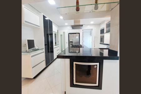 Apartamento à venda com 225m², 4 quartos e 4 vagasCozinha