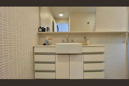 Apartamento para alugar com 104m², 2 quartos e 1 vaga Apartamento para alugar com 104m², 2 quartos e 1 vagaBanheiro da Suíte 1