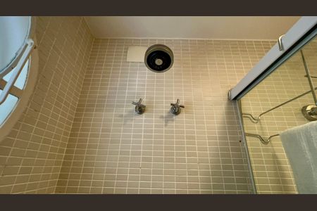 Apartamento para alugar com 104m², 2 quartos e 1 vaga Apartamento para alugar com 104m², 2 quartos e 1 vagaBanheiro da Suíte 1