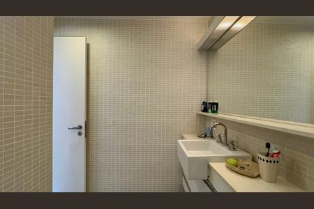 Apartamento para alugar com 104m², 2 quartos e 1 vaga Apartamento para alugar com 104m², 2 quartos e 1 vagaBanheiro da Suíte 1