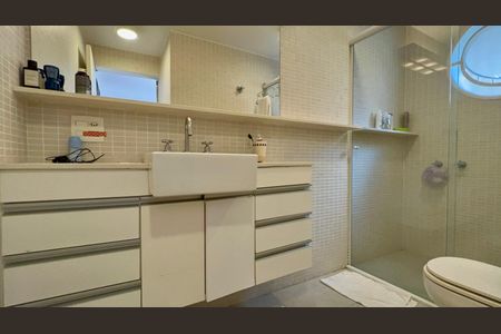 Apartamento para alugar com 104m², 2 quartos e 1 vaga Apartamento para alugar com 104m², 2 quartos e 1 vagaBanheiro da Suíte 1