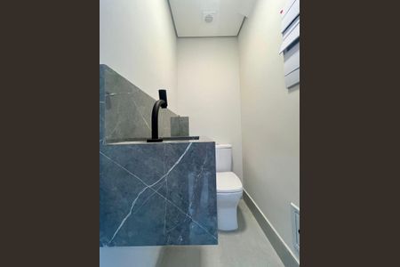 Casa de condomínio à venda com 158m², 4 quartos e 2 vagasLavabo