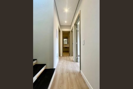 Casa de condomínio à venda com 158m², 4 quartos e 2 vagasCorredor