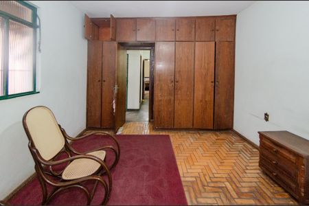 Casa à venda com 220m², 4 quartos e 2 vagas Casa à venda com 220m², 4 quartos e 2 vagasQuarto 4