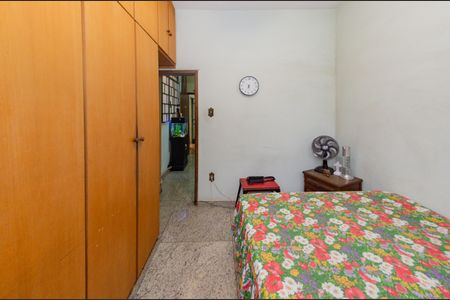 Casa à venda com 220m², 4 quartos e 2 vagas Casa à venda com 220m², 4 quartos e 2 vagasQuarto 1