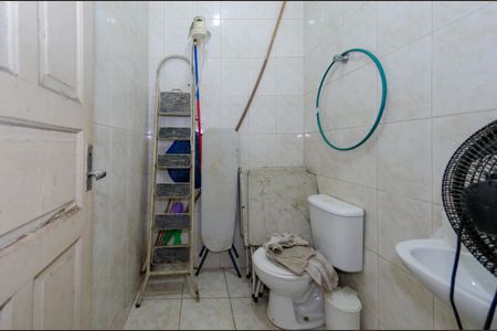 Casa à venda com 220m², 4 quartos e 2 vagas Casa à venda com 220m², 4 quartos e 2 vagasBanheiro de serviço