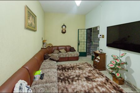 Casa à venda com 220m², 4 quartos e 2 vagas Casa à venda com 220m², 4 quartos e 2 vagasSala