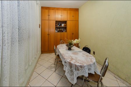 Casa à venda com 220m², 4 quartos e 2 vagas Casa à venda com 220m², 4 quartos e 2 vagasQuarto 2