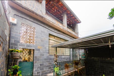 Casa à venda com 220m², 4 quartos e 2 vagas Casa à venda com 220m², 4 quartos e 2 vagasÁrea externa