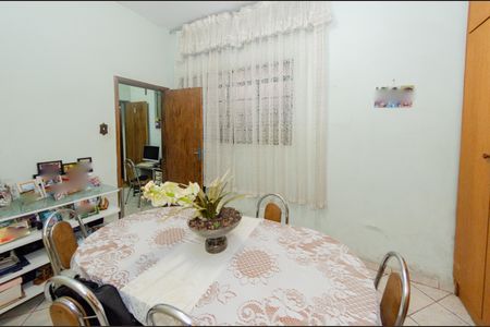 Casa à venda com 220m², 4 quartos e 2 vagas Casa à venda com 220m², 4 quartos e 2 vagasQuarto 2