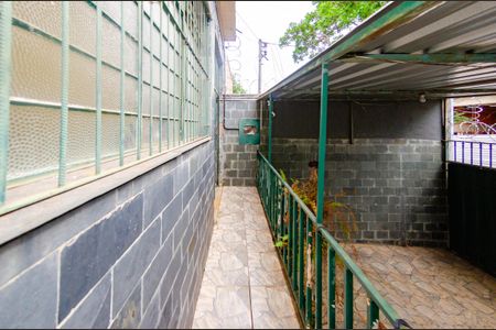 Casa à venda com 220m², 4 quartos e 2 vagas Casa à venda com 220m², 4 quartos e 2 vagasÁrea externa