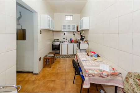 Casa à venda com 220m², 4 quartos e 2 vagas Casa à venda com 220m², 4 quartos e 2 vagasCozinha