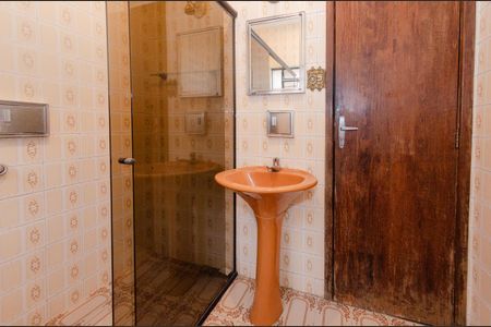 Casa à venda com 220m², 4 quartos e 2 vagas Casa à venda com 220m², 4 quartos e 2 vagasBanheiro 1