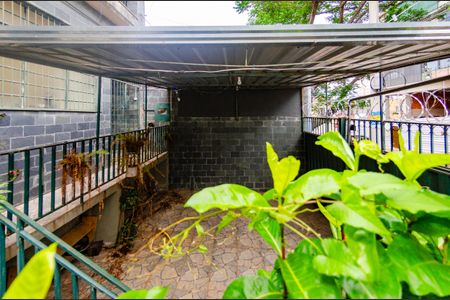 Casa à venda com 220m², 4 quartos e 2 vagas Casa à venda com 220m², 4 quartos e 2 vagasGaragem