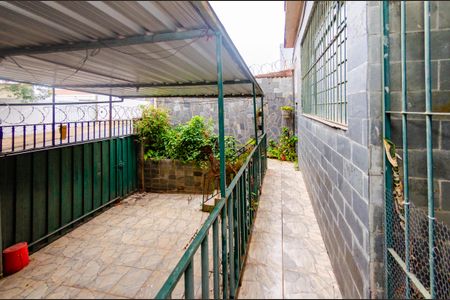 Casa à venda com 220m², 4 quartos e 2 vagas Casa à venda com 220m², 4 quartos e 2 vagasÁrea externa