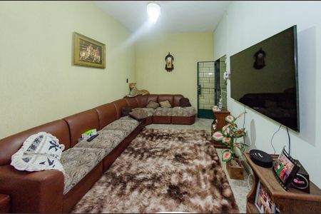 Casa à venda com 220m², 4 quartos e 2 vagas Casa à venda com 220m², 4 quartos e 2 vagasSala