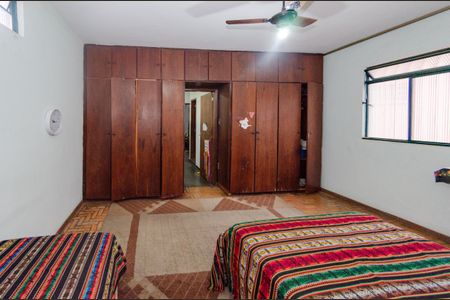 Casa à venda com 220m², 4 quartos e 2 vagas Casa à venda com 220m², 4 quartos e 2 vagasQuarto 3