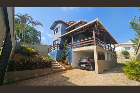Casa à venda com 250m², 3 quartos e 4 vagas Casa à venda com 250m², 3 quartos e 4 vagasFoto 01