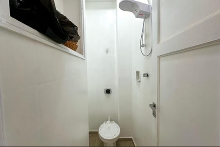 Apartamento à venda com 90m², 1 quarto e 1 vaga Apartamento à venda com 90m², 1 quarto e 1 vagaBanheiro de Serviço