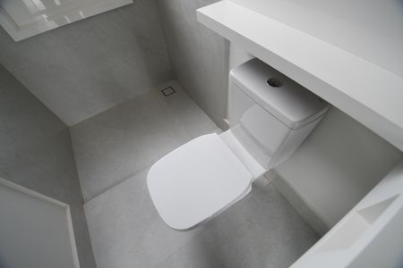 Casa de condomínio à venda com 158m², 3 quartos e 2 vagasBanheiro de serviço