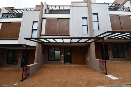 Casa de condomínio à venda com 158m², 3 quartos e 2 vagasFachada