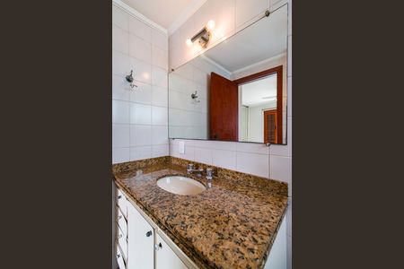 Casa à venda com 200m², 3 quartos e 4 vagasBanheiro da Suíte