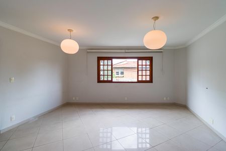 Casa à venda com 200m², 3 quartos e 4 vagasSala