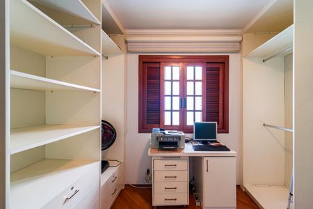 Casa à venda com 200m², 3 quartos e 4 vagasQuarto 