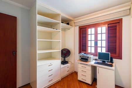 Casa à venda com 200m², 3 quartos e 4 vagasQuarto 