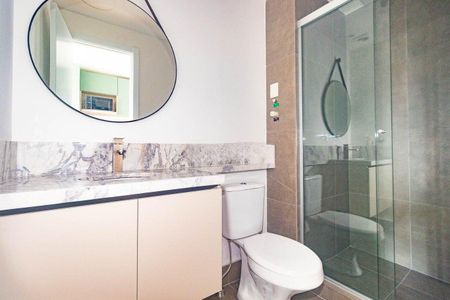 Banheiro de kitnet/studio para alugar com 1 quarto, 30m² em Cidade Baixa, Porto Alegre