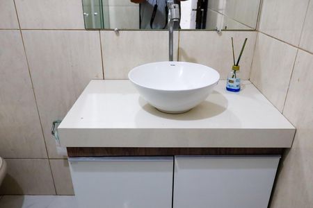 Casa à venda com 60m², 3 quartos e sem vaga Casa à venda com 60m², 3 quartos e sem vagaBanheiro