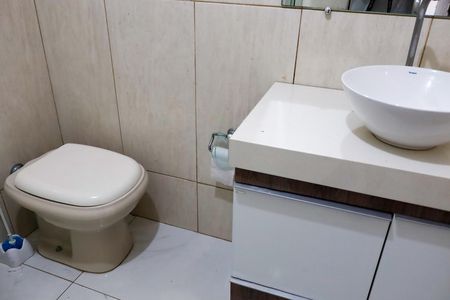 Casa à venda com 60m², 3 quartos e sem vaga Casa à venda com 60m², 3 quartos e sem vagaBanheiro