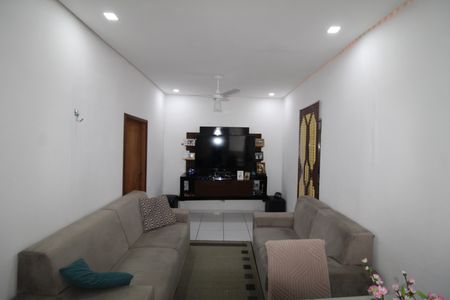 Casa à venda com 70m², 2 quartos e sem vagaSala