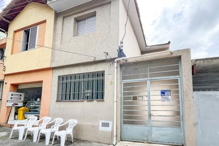 Casa à venda com 99m², 2 quartos e 2 vagasFachada + plaquinha