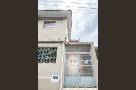 Casa à venda com 99m², 2 quartos e 2 vagasFachada + plaquinha
