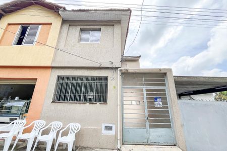 Casa à venda com 99m², 2 quartos e 2 vagasFachada + plaquinha