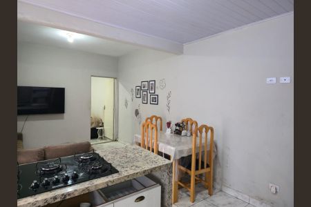 Casa à venda com 79m², 2 quartos e 8 vagasCozinha 
